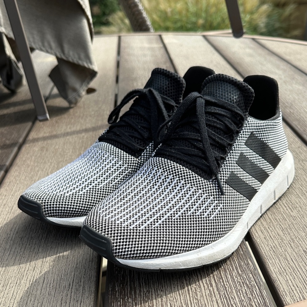Adidas Men's Swift Run size 12 Black White colorway